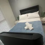 Modern 2 Bed 2 Bath Apartment Hyde Park