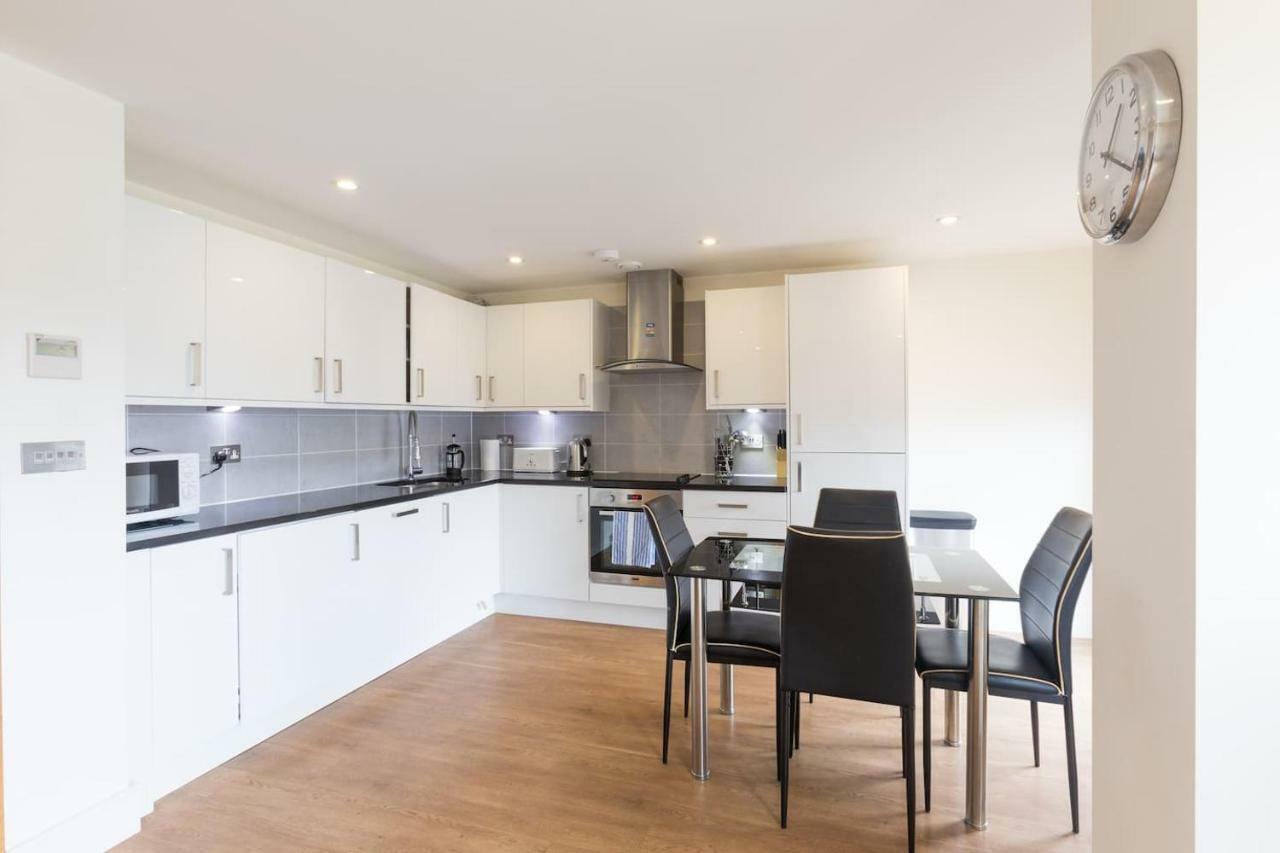 Modern 2 Bed 2 Bath Hyde Park