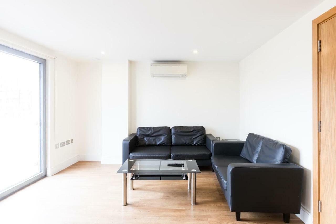 Modern 2 Bed 2 Bath Hyde Park