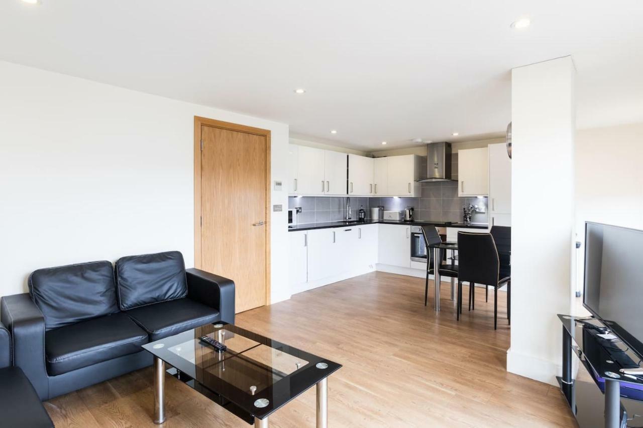 Modern 2 Bed 2 Bath Hyde Park Appartement *