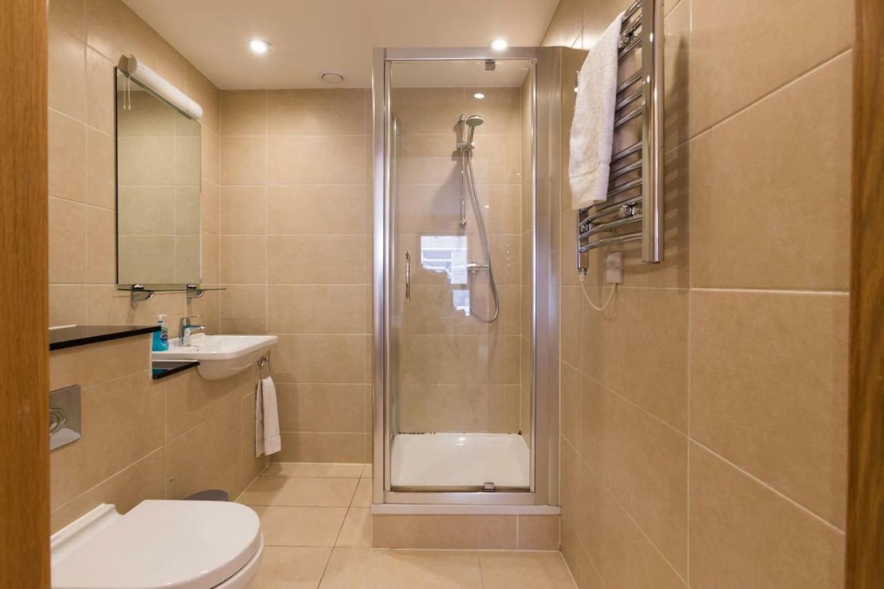 Modern 2 Bed 2 Bath Hyde Park *