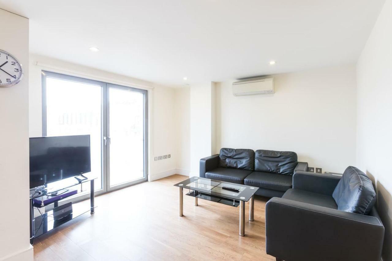 Modern 2 Bed 2 Bath Hyde Park
